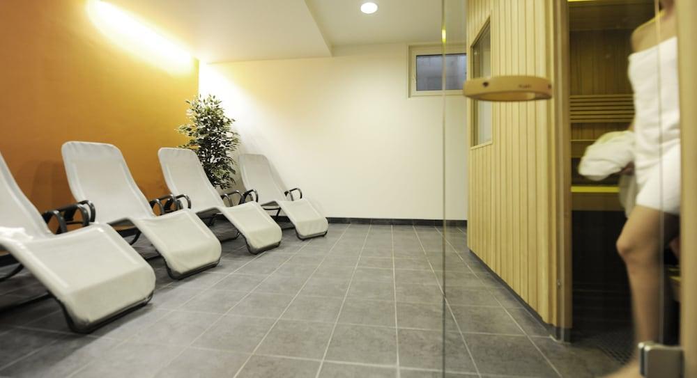 HEINHOTEL Vienna Airport Schwechat Exterior foto